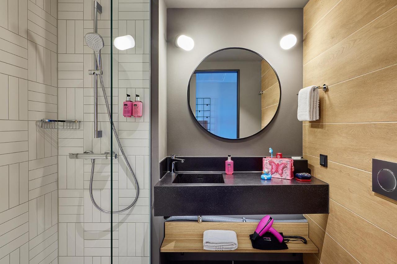 Moxy Cologne Muelheim Hotel Ngoại thất bức ảnh